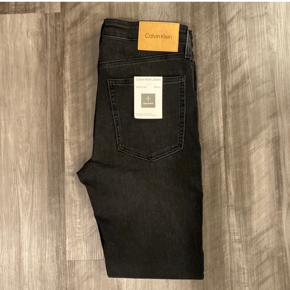 New ! NEVER BEEN WORN !!! Calvin Klein Skinny Jeans Black! 32W:30L